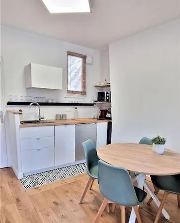 Studio Place Saint Augustin 08 *